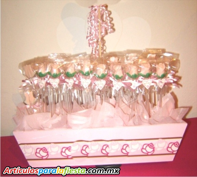 CENTRO DE MESA CON FLORES DE CHOCOLATE